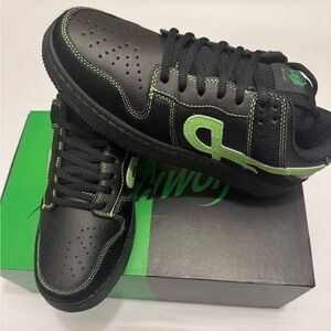 Black and Green  Athletic Shoes - Skateboard style showsthey are a size 8 Men’s